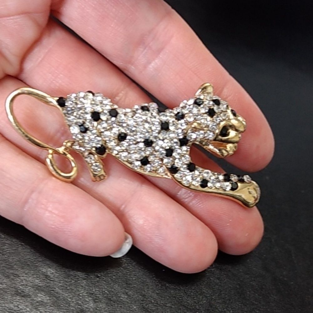 Gold tone leopard brooch black clear rhinestones cat